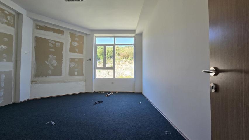 Poslovni objekat, 900m2, Mareza, Podgorica
