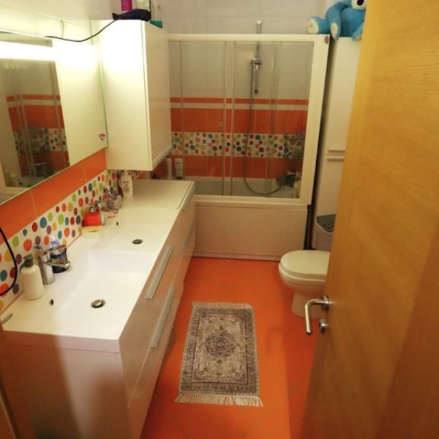 Trosoban namješten stan, 136 m2, Centar, Podgorica