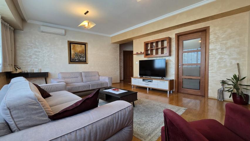 Dvosoban lijepo namješten stan, 100m2, Centar, Podgorica