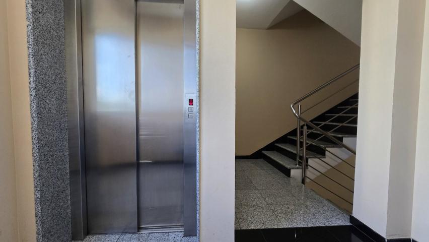 Dvosoban lijepo namješten stan, 100m2, Centar, Podgorica