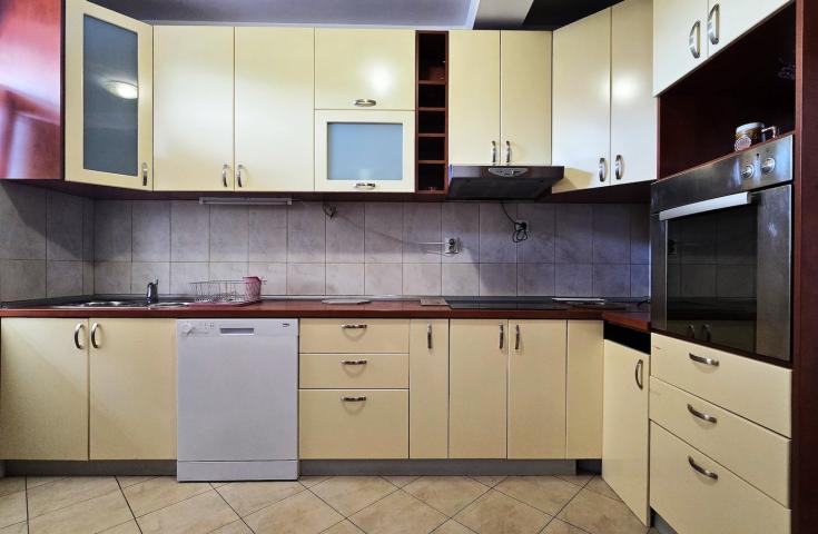 Namještena kuća, 180m2, Tološi, Podgorica