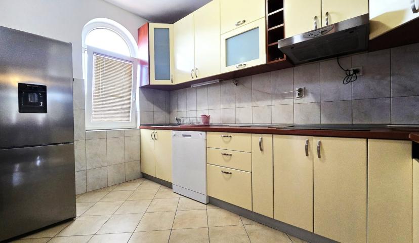 Namještena kuća, 180m2, Tološi, Podgorica