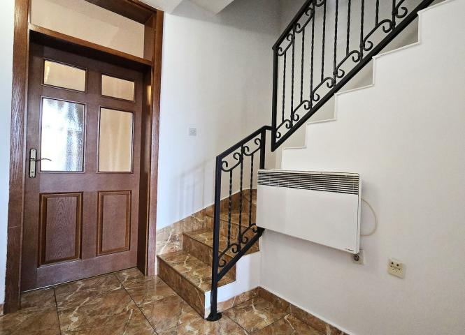 Namještena kuća, 180m2, Tološi, Podgorica