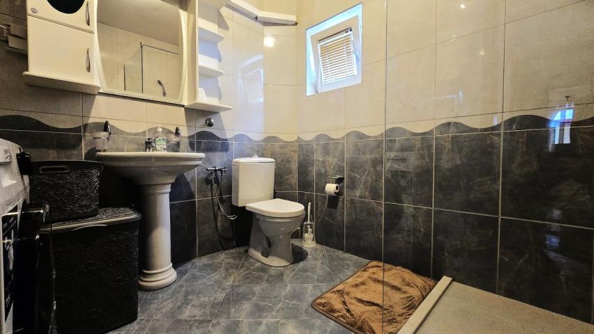 Namještena kuća, 180m2, Tološi, Podgorica