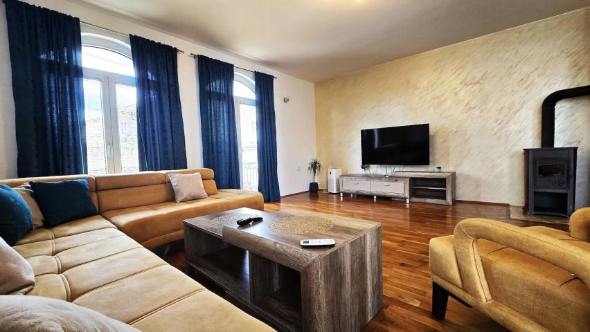 Namještena kuća, 180m2, Tološi, Podgorica