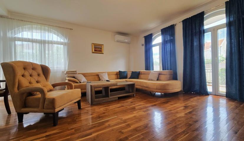 Namještena kuća, 180m2, Tološi, Podgorica