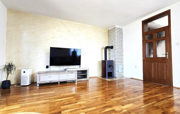 Namještena kuća, 180m2, Tološi, Podgorica