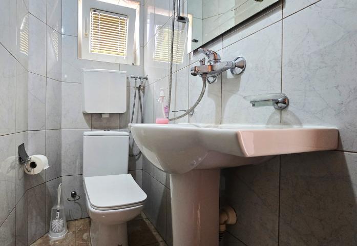 Namještena kuća, 180m2, Tološi, Podgorica