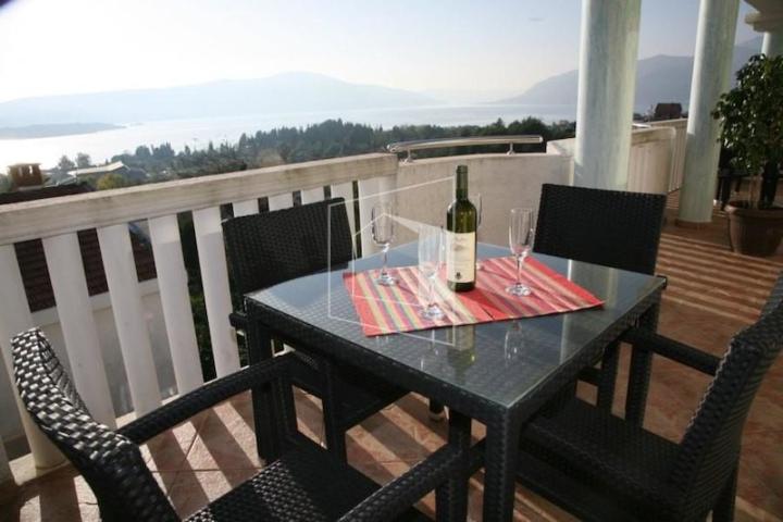 Vila, 560m2, Tivat