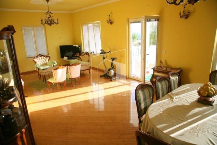 Vila, 560m2, Tivat