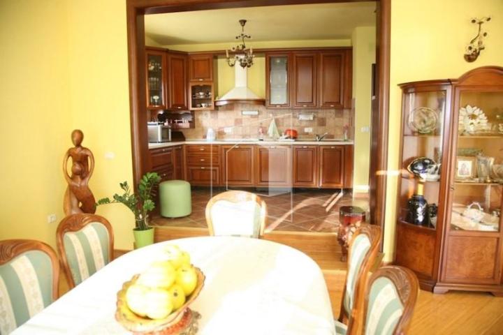 Vila, 560m2, Tivat