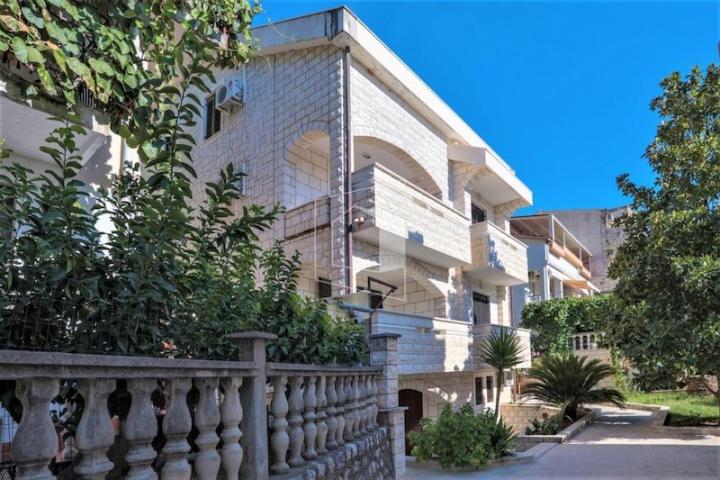 Vila, 417m2, Bečići, Budva