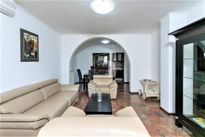 Vila, 417m2, Bečići, Budva