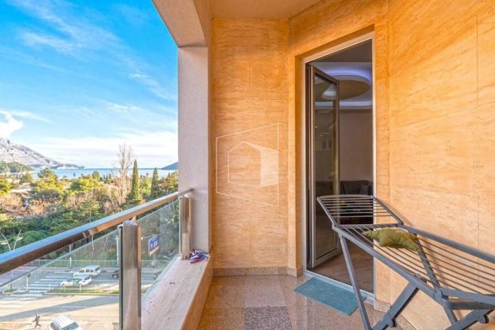 Dvosoban polunamješten stan, 104 m2, Rozino, Budva