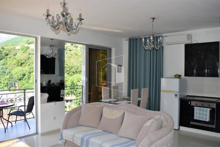 Dvosoban namješten stan, 87 m2, Lepetani, Tivat