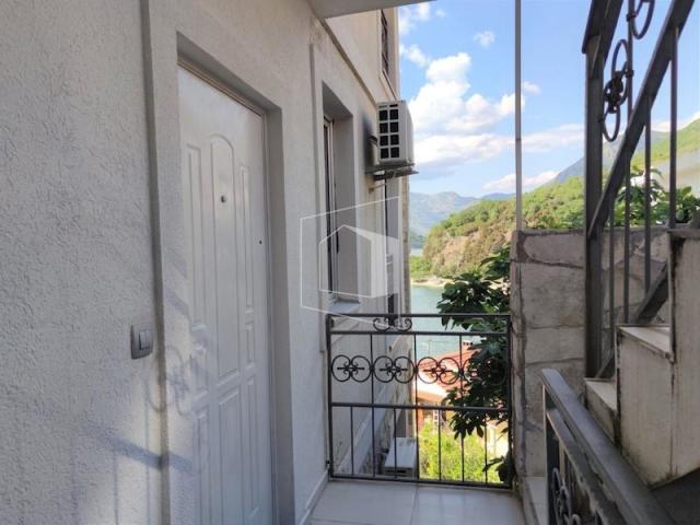 Dvosoban namješten stan, 87 m2, Lepetani, Tivat
