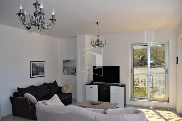 Dvosoban namješten stan, 87 m2, Lepetani, Tivat