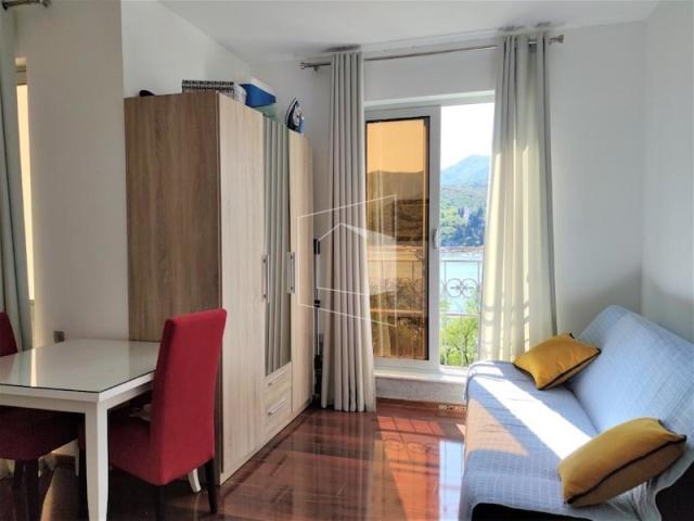 Dvosoban namješten stan, 87 m2, Lepetani, Tivat