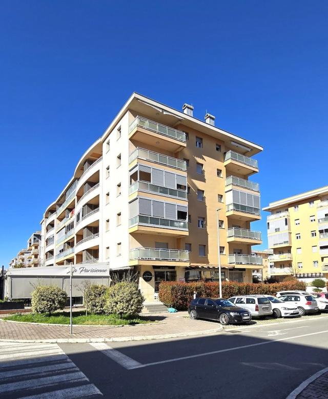 Dvosoban lux namješten stan, 96m2, City kvart, Podgorica