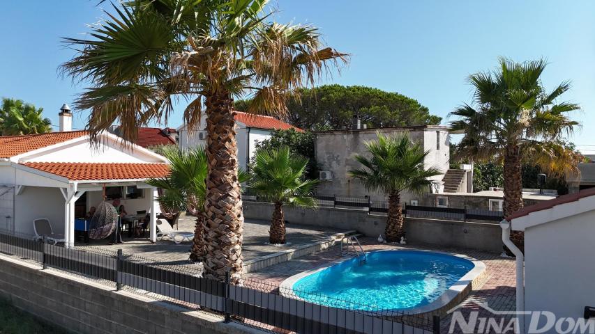 Samostojeća kuća s bazenom- Vrsi Dalmacija