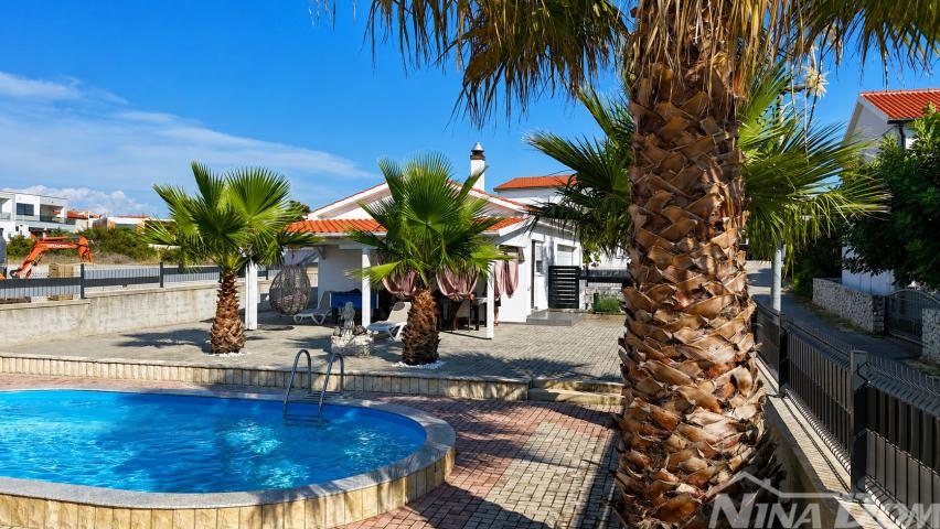 Samostojeća kuća s bazenom- Vrsi Dalmacija