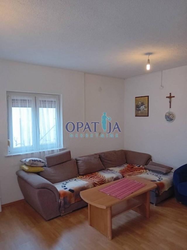 Vir, Südseite Haus 2 Wohnungen mit Garage nähe Meer