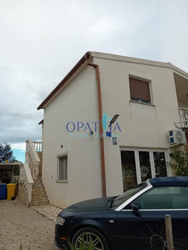 Vir, Südseite Haus 2 Wohnungen mit Garage nähe Meer
