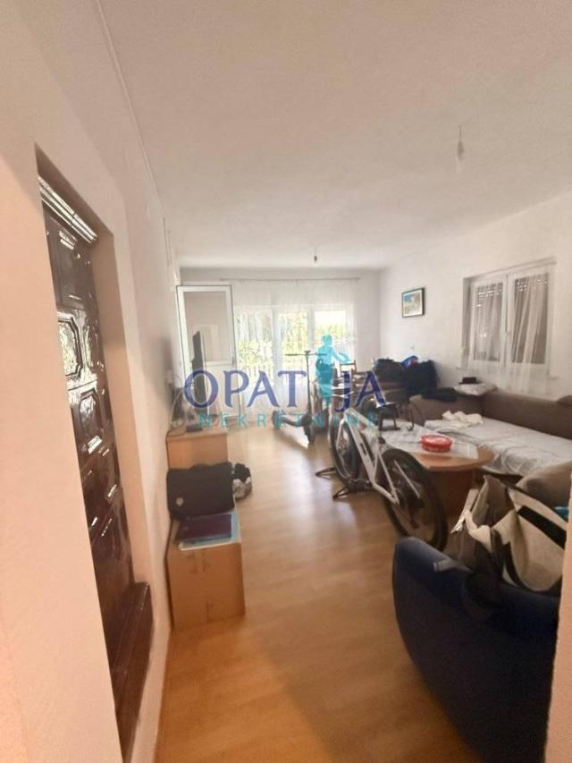 Vir, Südseite Haus 2 Wohnungen mit Garage nähe Meer