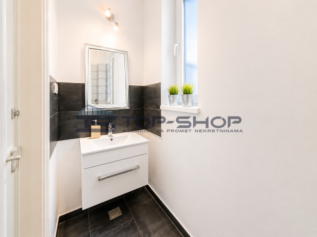 Donji grad, Beautiful commercial space + garage parking, 106m2