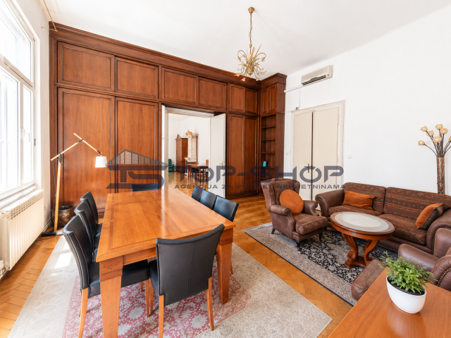 Donji grad, Beautiful commercial space + garage parking, 106m2