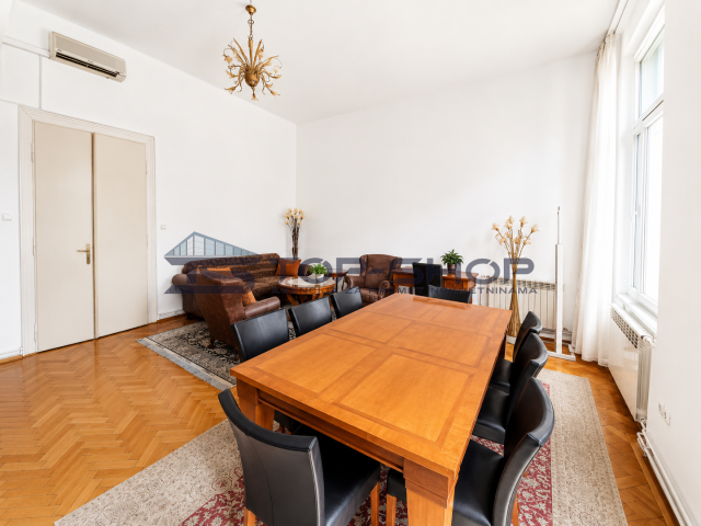 Donji grad, Beautiful commercial space + garage parking, 106m2