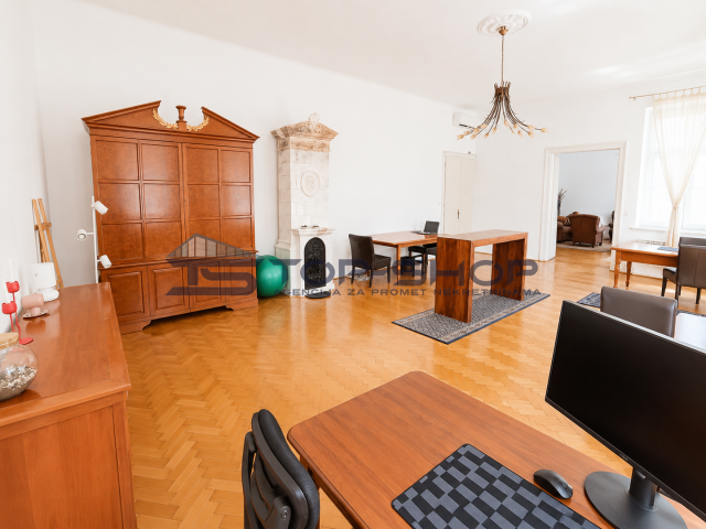 Donji grad, Beautiful commercial space + garage parking, 106m2