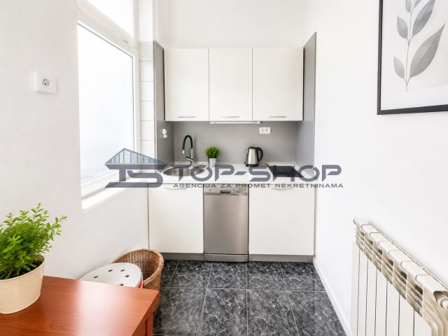 Donji grad, Beautiful commercial space + garage parking, 106m2