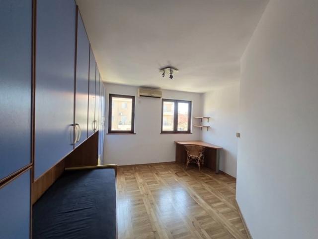 Großzügige 3-Zimmer-Maisonette-Wohnung in Rozino, Budva.
