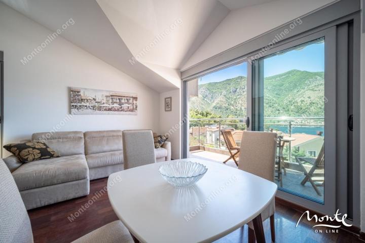 Dvosoban stan sa panoramskim pogledom na more u Dobroti, Kotor