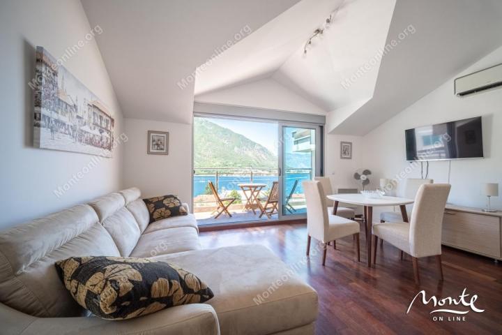 Dvosoban stan sa panoramskim pogledom na more u Dobroti, Kotor