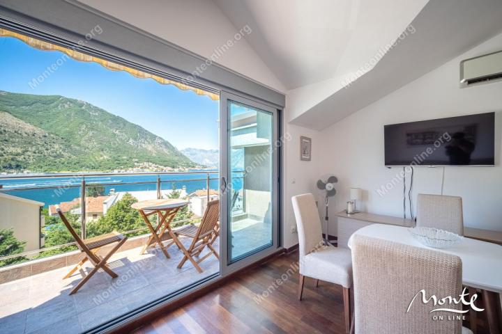 Dvosoban stan sa panoramskim pogledom na more u Dobroti, Kotor