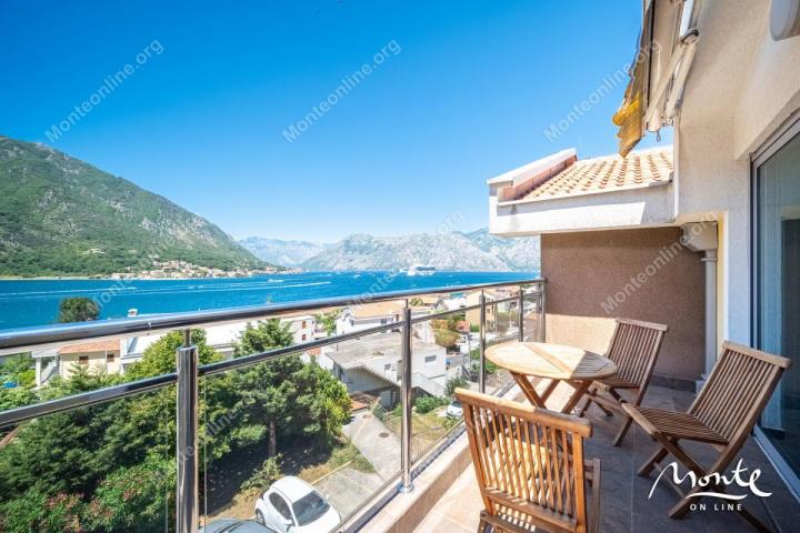 Dvosoban stan sa panoramskim pogledom na more u Dobroti, Kotor
