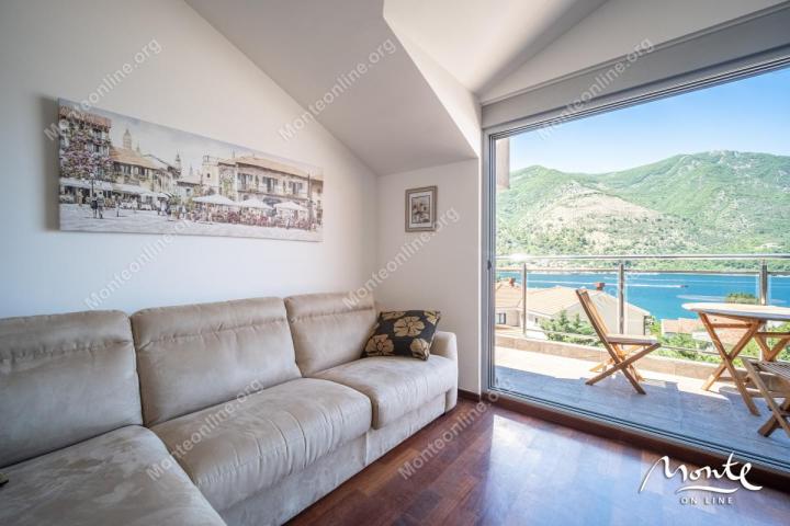 Dvosoban stan sa panoramskim pogledom na more u Dobroti, Kotor