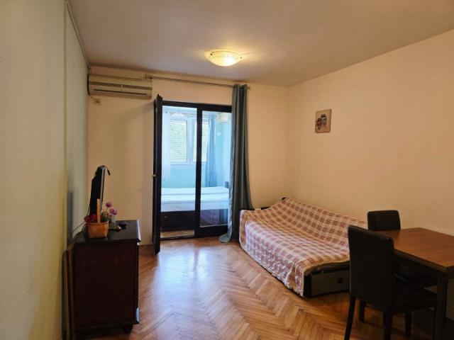 29 m² großes Studio-Apartment in Budva, ruhig und grün gelegen.