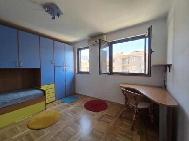 Großzügige 3-Zimmer-Maisonette-Wohnung in Rozino, Budva.