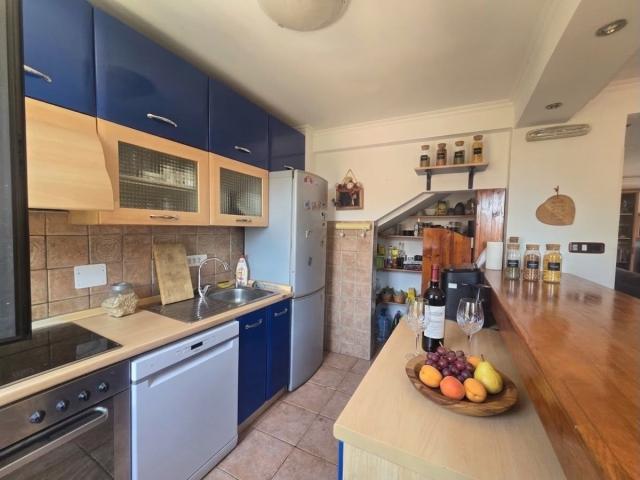 Großzügige 3-Zimmer-Maisonette-Wohnung in Rozino, Budva.