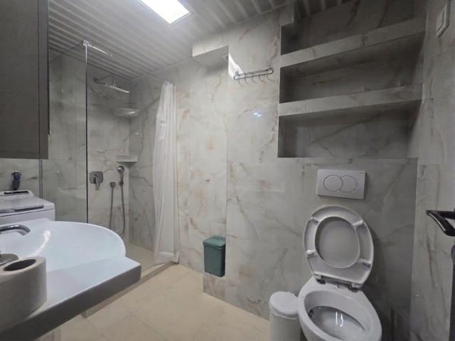 Großzügige 3-Zimmer-Maisonette-Wohnung in Rozino, Budva.