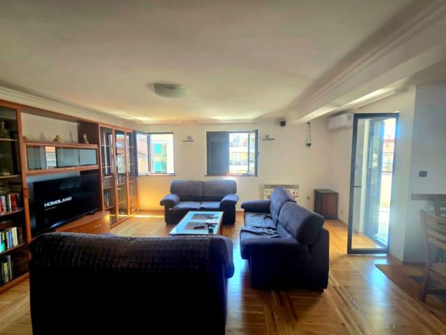 Großzügige 3-Zimmer-Maisonette-Wohnung in Rozino, Budva.