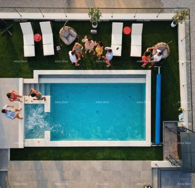 Kuća Grimalda, Luksuzna vila s bazenom i wellnessom