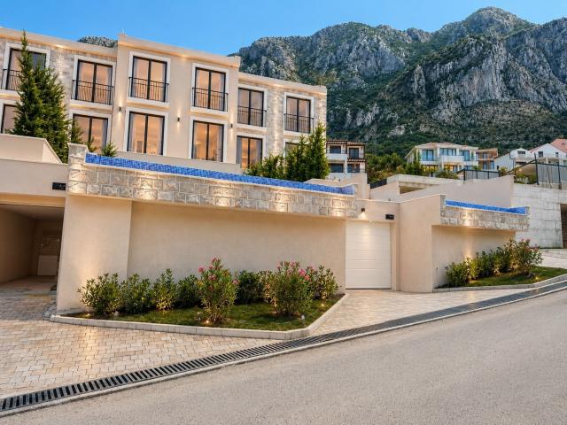 Townhouse luksuzna vila u ekskluzivnom kompleksu od 9 jedinica sa bazenom, garažom i panoramskim pog