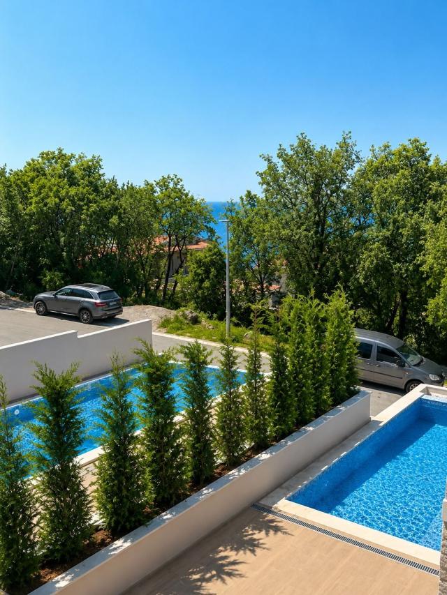 Townhouse luksuzna vila u ekskluzivnom kompleksu od 9 jedinica sa bazenom, garažom i panoramskim pog