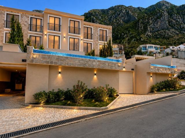 Townhouse luksuzna vila u ekskluzivnom kompleksu od 9 jedinica sa bazenom, garažom i panoramskim pog