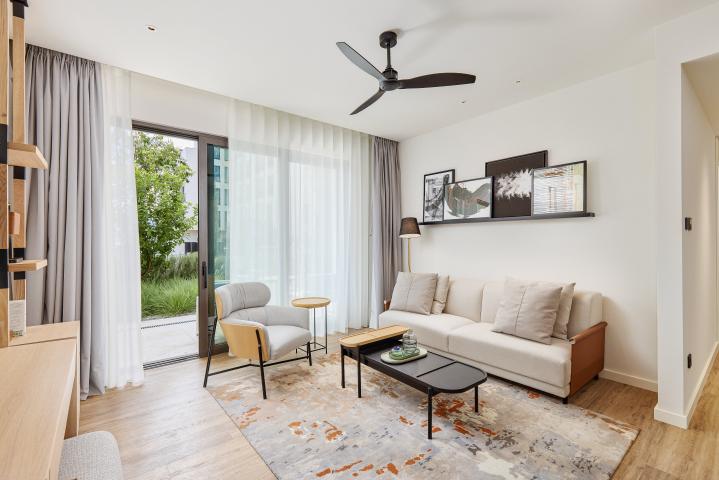 LUXURIOUS TWO BEDROOM APARTMENT