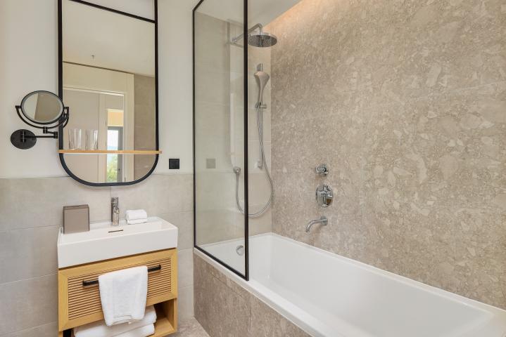 LUXURIOUS TWO BEDROOM APARTMENT